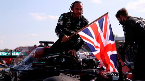 Lewis Hamilton festeja su triunfo en Silverstone. Foto: EFE