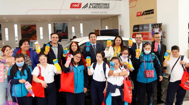 Personal del a Fundación Edgar Palacios y de la Red Automotores y Anexos se juntaron días atrás para celebrar el día mundial del síndrome de down. Foto: BAIC Ecuador