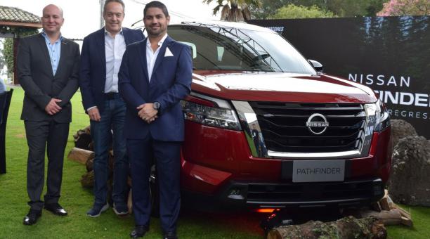 Andrés Cordero, gerente de Marketing de Nissan; Hernando Chiriboga, Presidente Corporativo de Automotores y Anexos y Yezid Jaramillo, gerente de ventas de Nissan. Foto: Nissan Ecuador