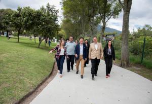 Kia impulsa el desarrollo de actividades con el medio ambiente. En Quito patrocinó la remodelación del parque de la Mujer y el Niño. Foto: Kia Ecuador