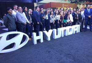 Hyundai Ecuador presentó 10 modelos en la feria Automundo 2023. En la foto aparecen los ejecutivos de Hyundai, tras el acto inaugural. Foto: Tito Rosales /Carburando
